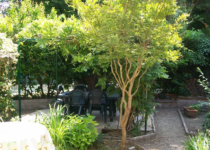 بيت ضيافة Il Giardino Nel Parco R&b 4*