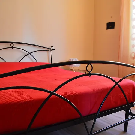 Konukevi Il Giardino Nel Parco R&b Bolonya